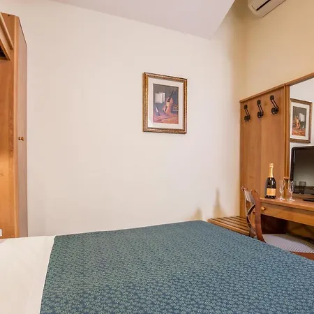 Trastevere 3* ローマ