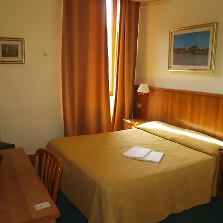 Trastevere 3* ローマ